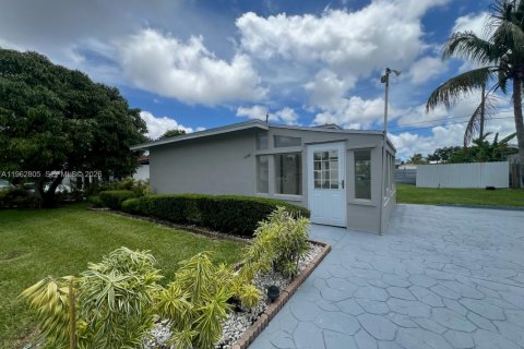 Villa ou maison à louer à Miami, Floride: 3 chambres, 181.44 m2 № 2085351 - photo 7
