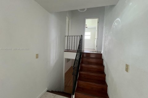 Villa ou maison à louer à Miami, Floride: 3 chambres, 181.44 m2 № 2085351 - photo 22