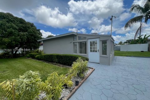 Villa ou maison à louer à Miami, Floride: 3 chambres, 181.44 m2 № 2085351 - photo 10