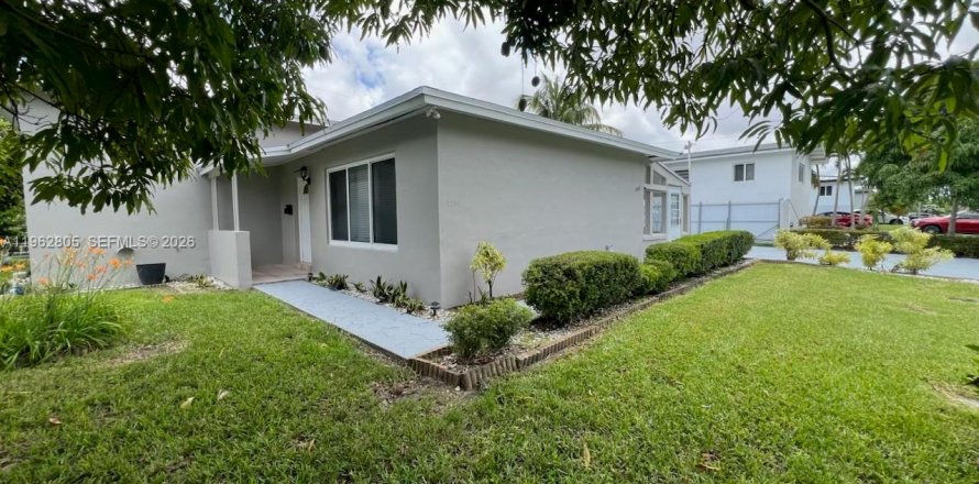 Villa ou maison à Miami, Floride 3 chambres, 181.44 m2 № 2085351