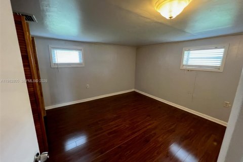 Villa ou maison à louer à Miami, Floride: 3 chambres, 181.44 m2 № 2085351 - photo 28