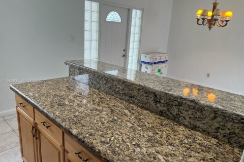 Villa ou maison à louer à Miami, Floride: 3 chambres, 181.44 m2 № 2085351 - photo 18