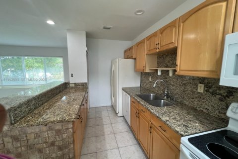 Villa ou maison à louer à Miami, Floride: 3 chambres, 181.44 m2 № 2085351 - photo 19