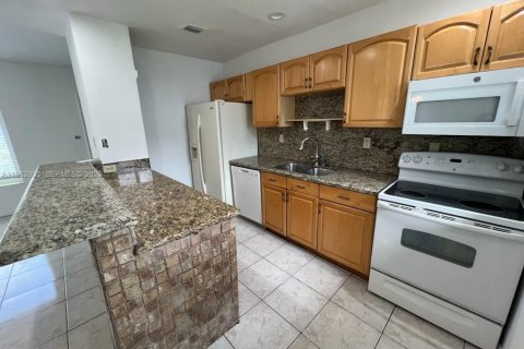 Villa ou maison à louer à Miami, Floride: 3 chambres, 181.44 m2 № 2085351 - photo 21