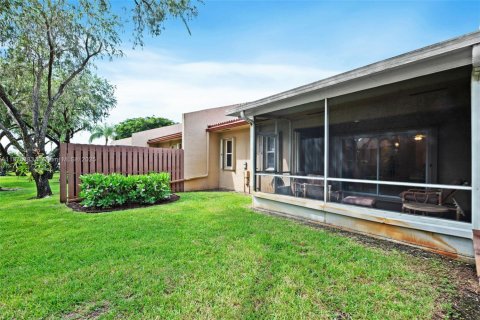 House in Tamarac, Florida 2 bedrooms, 144 sq.m. № 1924361 - photo 10