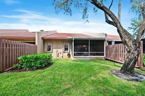 House in Tamarac, Florida 2 bedrooms, 144 sq.m. № 1924361 - photo 11