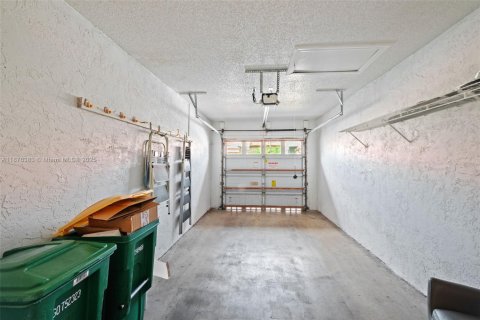 House in Tamarac, Florida 2 bedrooms, 144 sq.m. № 1924361 - photo 25