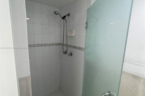 Купить кондоминиум в Майами, Флорида 2 спальни, 73.3м2, № 2037688 - фото 11