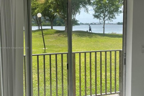 Купить кондоминиум в Майами, Флорида 2 спальни, 73.3м2, № 2037688 - фото 12