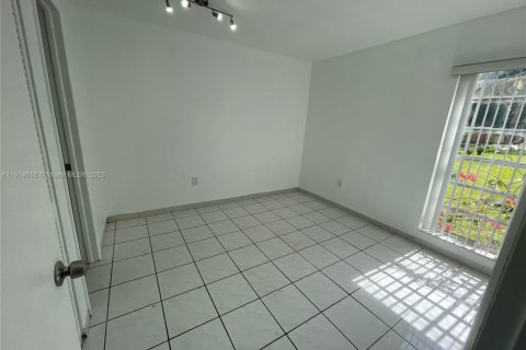 Купить кондоминиум в Майами, Флорида 2 спальни, 73.3м2, № 2037688 - фото 8