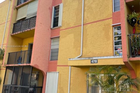 Купить кондоминиум в Майами, Флорида 2 спальни, 73.3м2, № 2037688 - фото 2