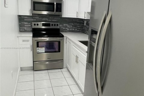 Купить кондоминиум в Майами, Флорида 2 спальни, 73.3м2, № 2037688 - фото 4