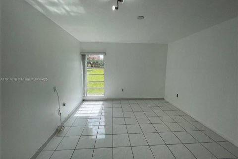 Купить кондоминиум в Майами, Флорида 2 спальни, 73.3м2, № 2037688 - фото 7