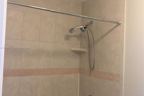 Townhouse in Hialeah Gardens, Florida 2 bedrooms, 103.68 sq.m. № 2067013 - photo 28