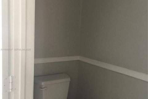 Townhouse in Hialeah Gardens, Florida 2 bedrooms, 103.68 sq.m. № 2067013 - photo 16