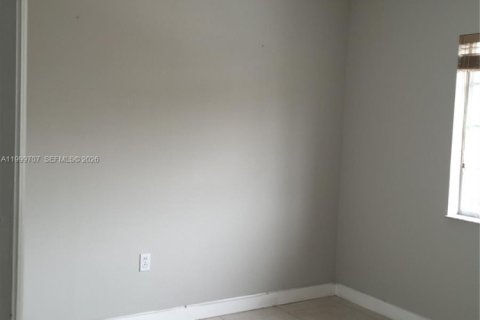 Townhouse in Hialeah Gardens, Florida 2 bedrooms, 103.68 sq.m. № 2067013 - photo 24