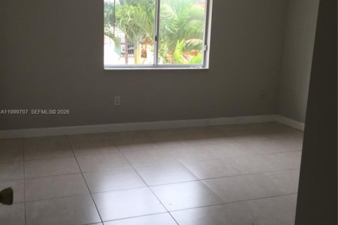 Townhouse in Hialeah Gardens, Florida 2 bedrooms, 103.68 sq.m. № 2067013 - photo 21
