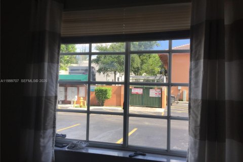 Townhouse in Hialeah Gardens, Florida 2 bedrooms, 103.68 sq.m. № 2067013 - photo 5