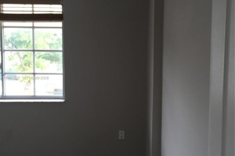 Townhouse in Hialeah Gardens, Florida 2 bedrooms, 103.68 sq.m. № 2067013 - photo 23