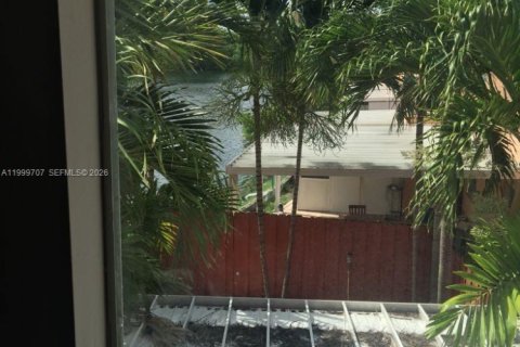 Townhouse in Hialeah Gardens, Florida 2 bedrooms, 103.68 sq.m. № 2067013 - photo 22