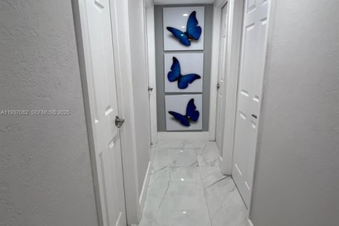 Condo in Hialeah, Florida, 3 bedrooms  № 1994852 - photo 15
