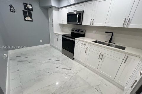 Condo in Hialeah, Florida, 3 bedrooms  № 1994852 - photo 4
