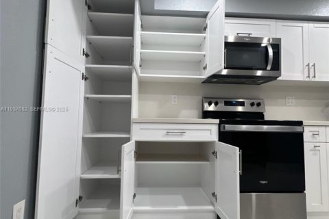 Condo in Hialeah, Florida, 3 bedrooms  № 1994852 - photo 21