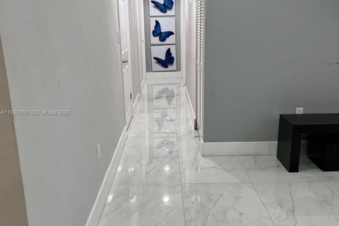 Condo in Hialeah, Florida, 3 bedrooms  № 1994852 - photo 13