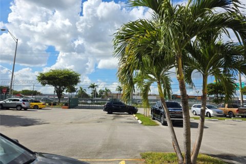 Condo in Hialeah, Florida, 3 bedrooms  № 1994852 - photo 30