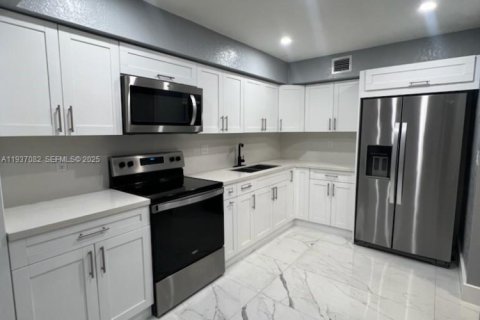 Condo in Hialeah, Florida, 3 bedrooms  № 1994852 - photo 6