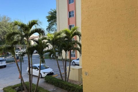Condo in Hialeah, Florida, 3 bedrooms  № 1994852 - photo 27