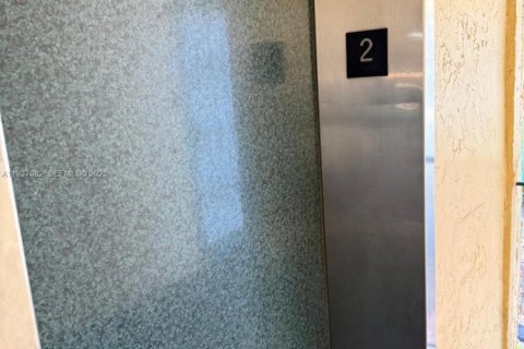 Condo in Hialeah, Florida, 3 bedrooms  № 1994852 - photo 25