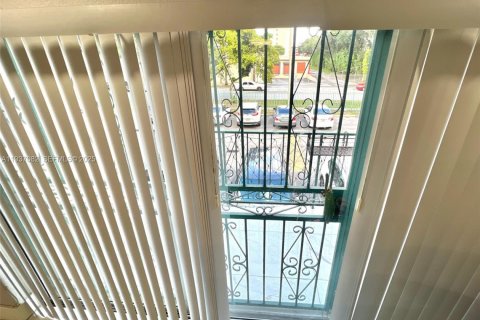 Condo in Hialeah, Florida, 3 bedrooms  № 1994852 - photo 12