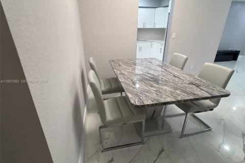 Condo in Hialeah, Florida, 3 bedrooms  № 1994852 - photo 3