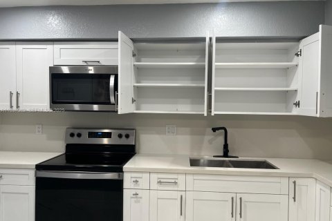 Condo in Hialeah, Florida, 3 bedrooms  № 1994852 - photo 20