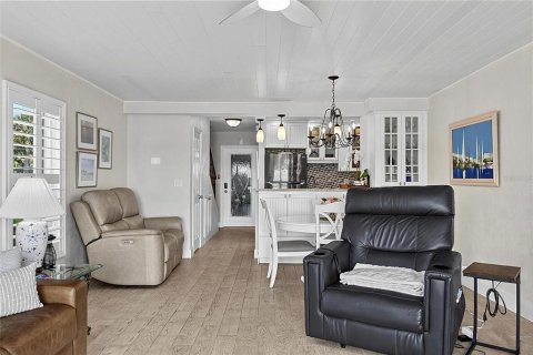 House in Flagler Beach, Florida 2 bedrooms, 110 sq.m. № 2210105 - photo 17