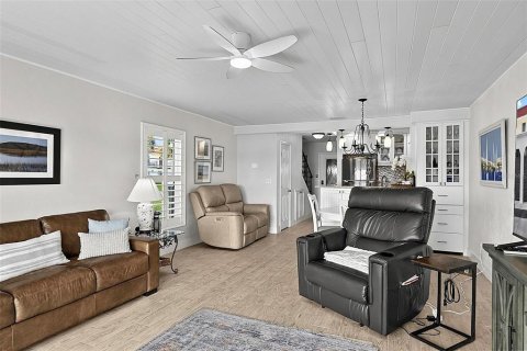 House in Flagler Beach, Florida 2 bedrooms, 110 sq.m. № 2210105 - photo 14