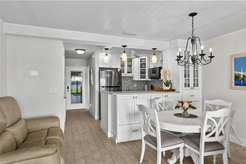 House in Flagler Beach, Florida 2 bedrooms, 110 sq.m. № 2210105 - photo 18