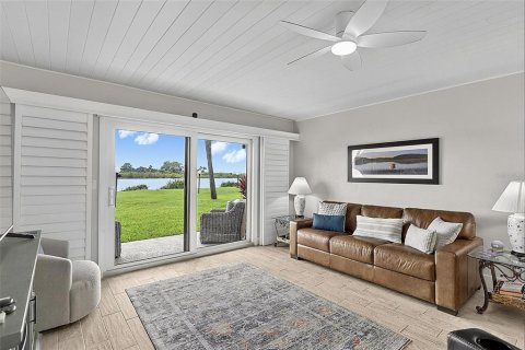 House in Flagler Beach, Florida 2 bedrooms, 110 sq.m. № 2210105 - photo 13