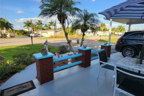 Casa en Fort Myers, Florida 3 dormitorios, 121.98 m2 № 2062239