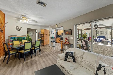 Casa en venta en Palm Harbor, Florida, 4 dormitorios, 259.66 m2 № 2298149 - foto 10
