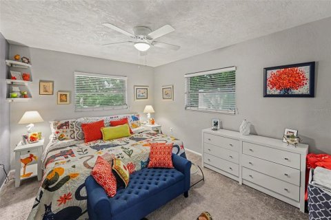 Casa en venta en Palm Harbor, Florida, 4 dormitorios, 259.66 m2 № 2298149 - foto 15