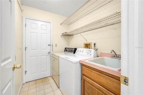 House in Spring Hill, Florida 3 bedrooms, 140.38 sq.m. № 1857705 - photo 17