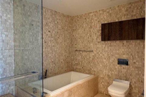 Condominio en alquiler en Miami, Florida, 2 dormitorios, 119.01 m2 № 2274654 - foto 7