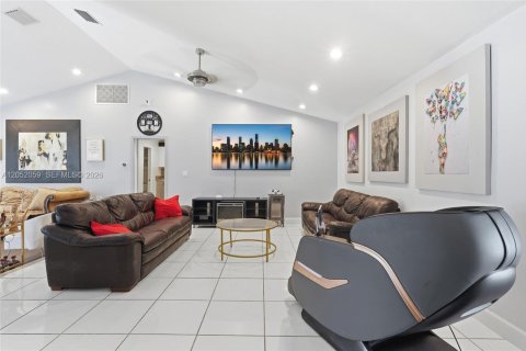 House in Davie, Florida 5 bedrooms, 419.08 sq.m. № 2186395 - photo 8