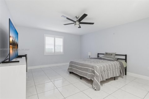 House in Davie, Florida 5 bedrooms, 419.08 sq.m. № 2186395 - photo 28