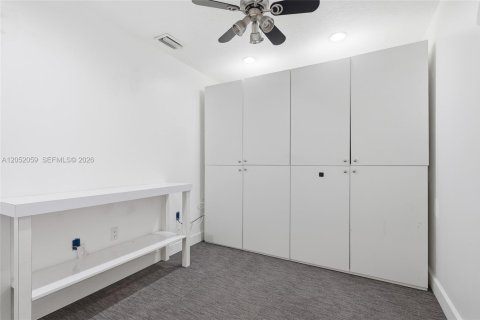 House in Davie, Florida 5 bedrooms, 419.08 sq.m. № 2186395 - photo 27
