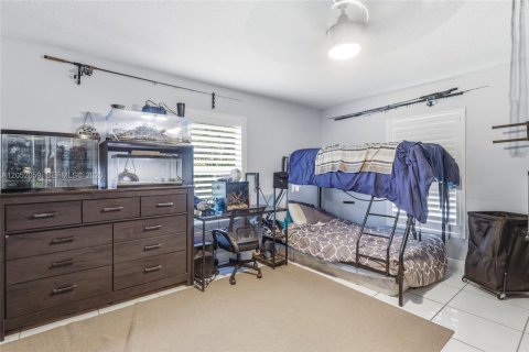 House in Davie, Florida 5 bedrooms, 419.08 sq.m. № 2186395 - photo 16