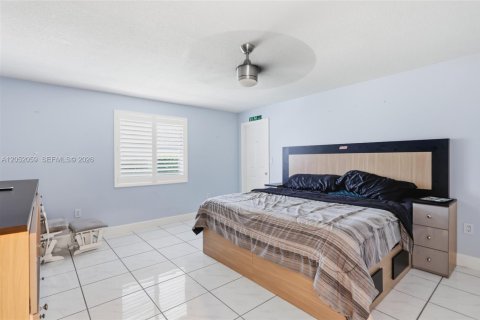 House in Davie, Florida 5 bedrooms, 419.08 sq.m. № 2186395 - photo 25