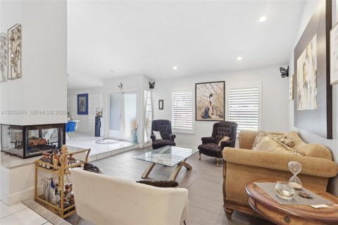 House in Davie, Florida 5 bedrooms, 419.08 sq.m. № 2186395 - photo 6